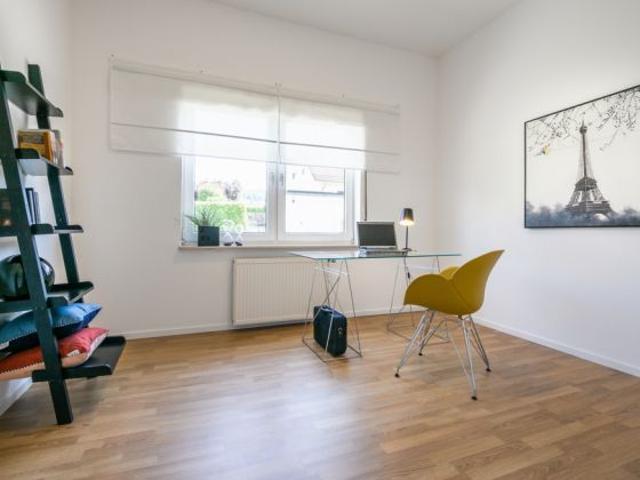 Vermietet 3 Zimmerwohnung mit Balkon, PKW Stellplatz und Kellerraum, Rendite ca. 4,7&, AfA ca. 5,2%
