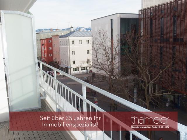VERMIETET! Absolut zentral gelegen: Moderne 2 Zi. Whg. im 3. OG, mit Lift u. 2 Balkone!
