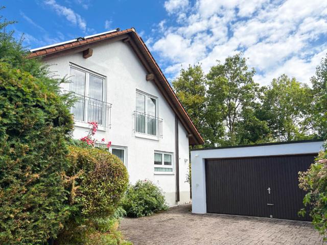 VERMIETET! Beimerstetten gepflegte DHH mit Solar, EBK, sonniger Terrasse, Garten u. Doppelgarage
