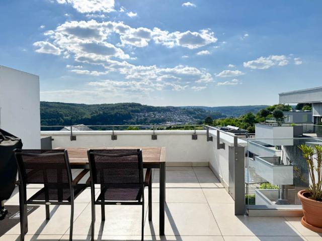 VERMIETET! Blaustein neuwertige 2 Zi. Penthouse mit sonniger Dachterrasse und traumhafter Fernsicht