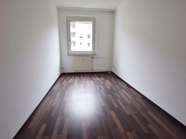 vermietet: Gutgeschnittene 4 Zimmerwohnung mit Balkon und Blick ins Grüne!
