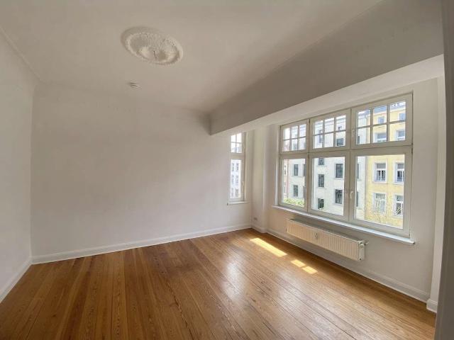 Vermietet + Provisionsfrei! Lichtdurchflutete 4 Zimmer Wohnung als solide Kapitalanlage