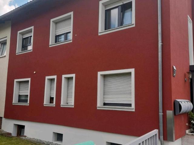 vermietet wird hier eine Zweizimmerwohnung ca 38 m2. Souterrain