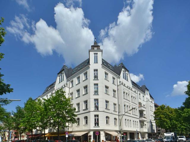 Vermietete Altbau Wohnung im Herzen von Berlin am Ludwigkirchplatz