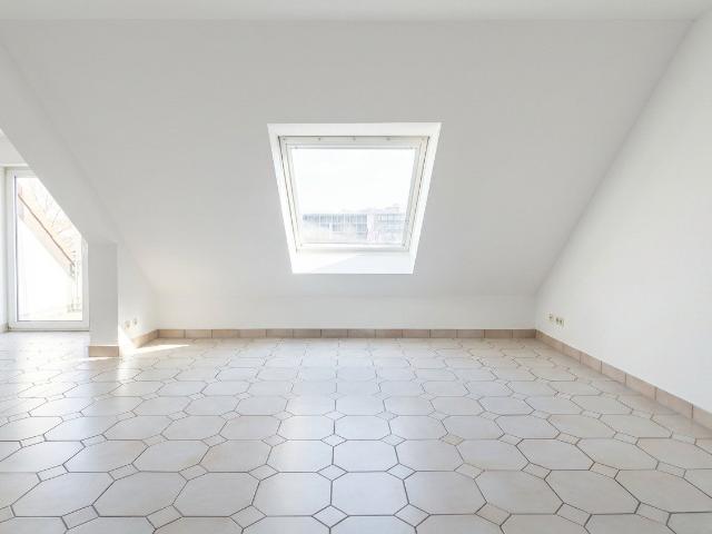 vermietete Dachgeschosswohnung mit Balkon!