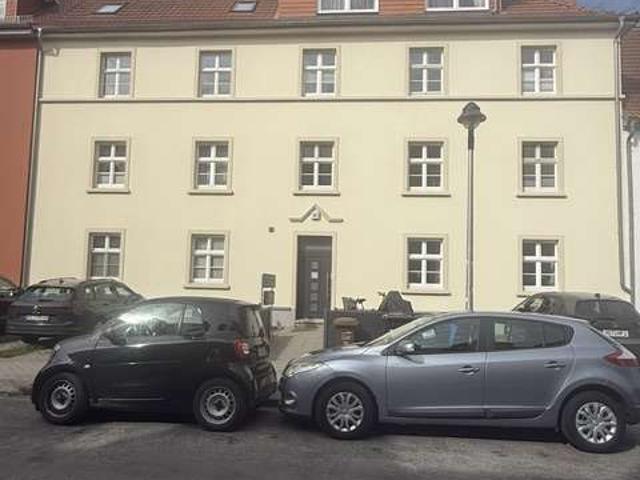 Vermietete Eigentumswohnung im 2. Obergeschoss mit Stellplatz zu verkaufen
