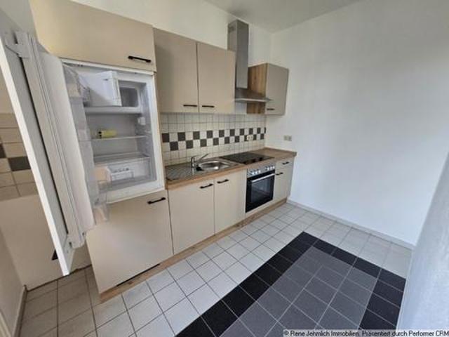 Vermietete gemütliche 2 Raum Wohnung mit Balkon, offener Küche und Blick in den Innenhof