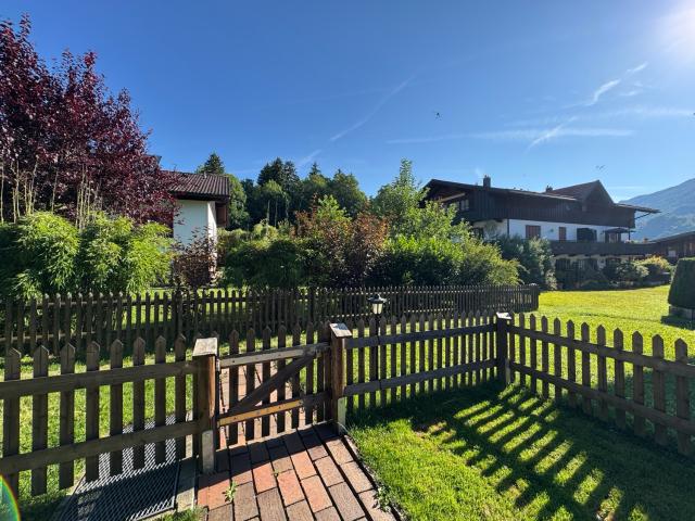 Vermietete, ruhige 3 Zi. Garten ETW mit Ostterrasse, Kellerraum und Tiefgaragenplatz