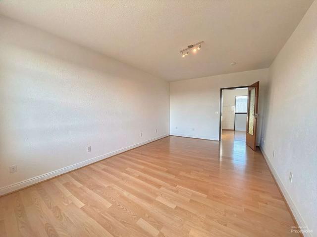 Vermietete und Gepflegte 1 Zimmer Wohnung mit Balkon in Neustadt