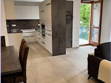 Vermietete Wohnungen in guter zentraler Lage. 3 Wohnungen, gesamt 187 m² Wfl Balkon, Stellplatz
