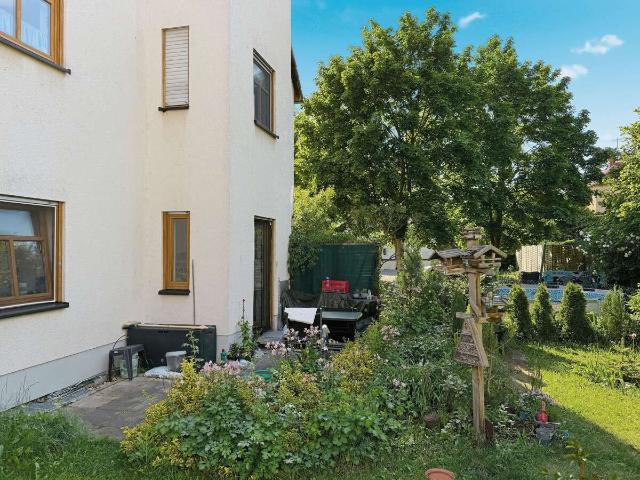 Vermietete Zwei Raum Wohnung mit Gartenanteil und Duplexgarage zur Kapitalanlage!