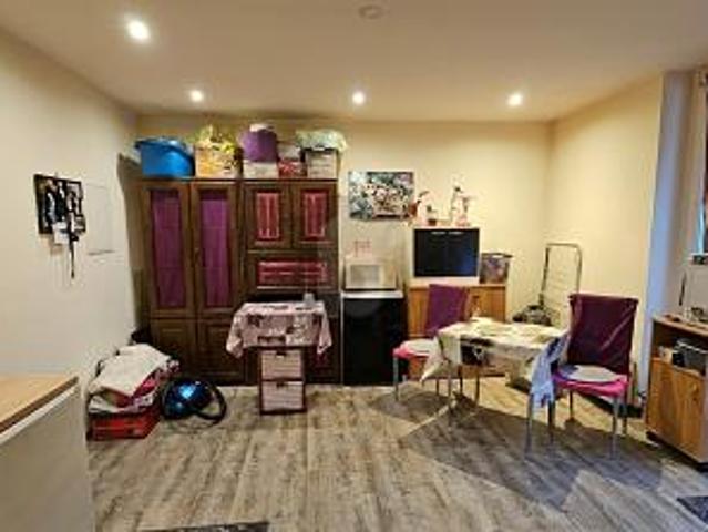 VERMIETETE 1,5 ZIMMER WOHNUNG MIT POTENZIAL