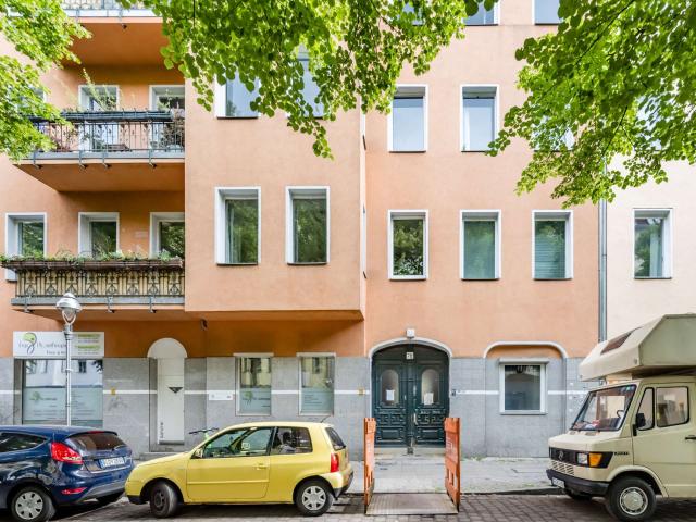 Vermietete 1 Zimmer Altbauwohnung mit Gestaltungspotenzial in Berlin Neukölln
