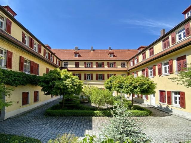 Vermietete 1 Zimmer Wohnung im denkmalgeschütztem Gebäude