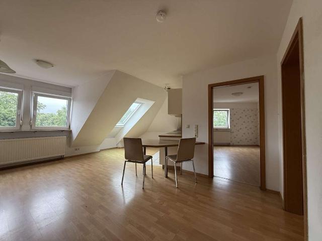 Vermietete 2 Zimmer Dachgeschosswohnung mit Tiefgaragenstellplatz in zentraler Lage