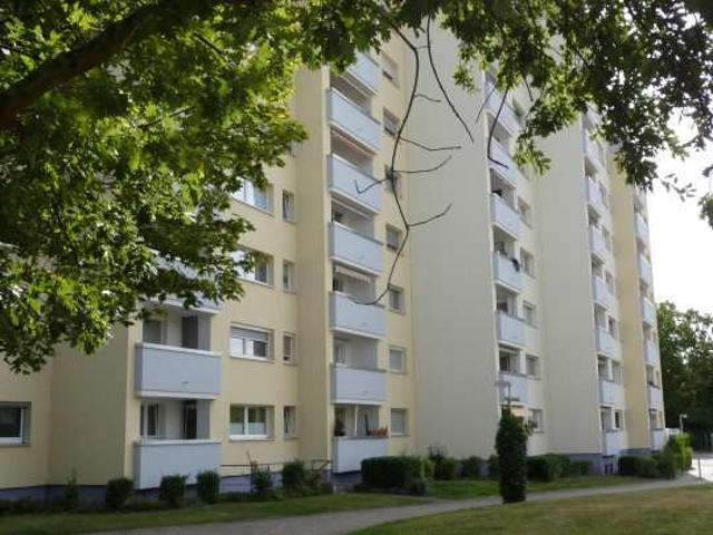 VERMIETETE 2 ZIMMER ETW MIT BALKON, FAHRSTUHL UND EINSTELLPLATZ IN LEHNDORF