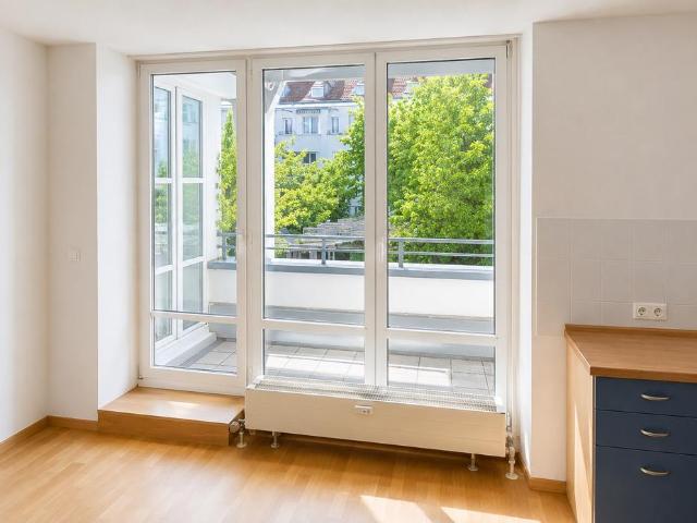 Vermietete 2 Zimmer Wohnung mit Balkon, Wintergarten & TG