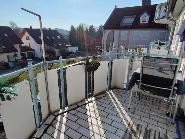 Vermietete 2 Zimmer Wohnung mit Süd Balkon, EBK, Lift und TG PENDLER direkt am Bahnhof