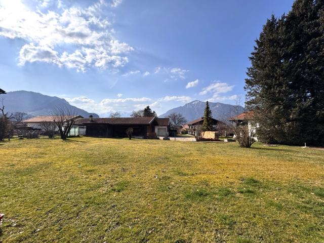 Vermietete 3 Zi. ETW mit großem Garten und Garage in stiller Bergblicklage