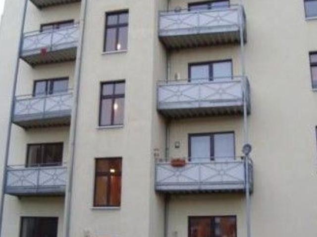 Vermietete 3 Zimmer mit Laminat, Wanne und Balkon!