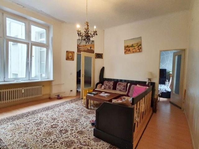 Vermietete 3 Zimmer Altbau Wohnung mit Balkon im Neuköllner Schiller Kiez!