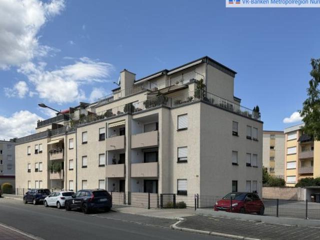 Vermietete 3 Zimmer Penthouse Wohnung mit großzügiger Dachterrasse und Außenstellplatz