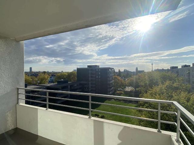 Vermietete 3 Zimmer Wohnung im 7. OG mit Balkon – Niederkassel, provisionsfrei