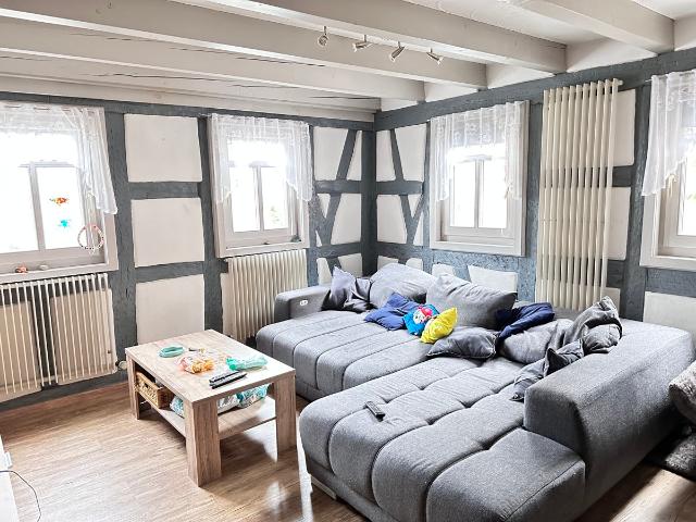 VERMIETETE 3 ZIMMERWOHNUNG MIT HISTORISCHEM FLAIR