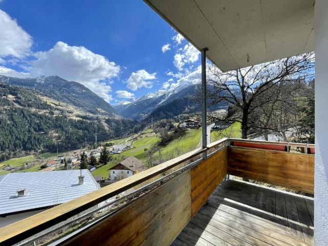 Vermietete 4 Zimmer Wohnung mit Reihenhauscharakter / Wenns