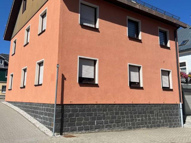 Vermietetes und sehr gepflegtes Haus direkt am Markt mit einer Praxis und einer Wohnung!