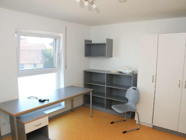 Vermietetes, möbliertes 1 Zimmer Apartment mit TG Stellplatz nahe Stadtmitte, Rendite: 4,6%