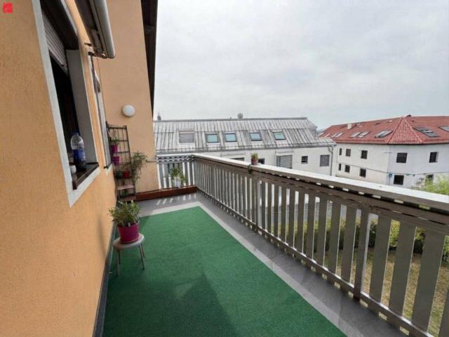Vermieteter Wohntraum für Paare mit sonnigem Balkon