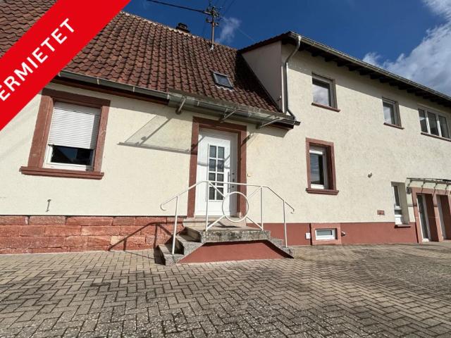VERMIETET*Sanierte Dach ETW mit Loggia und gemeinschaftlichem Garten