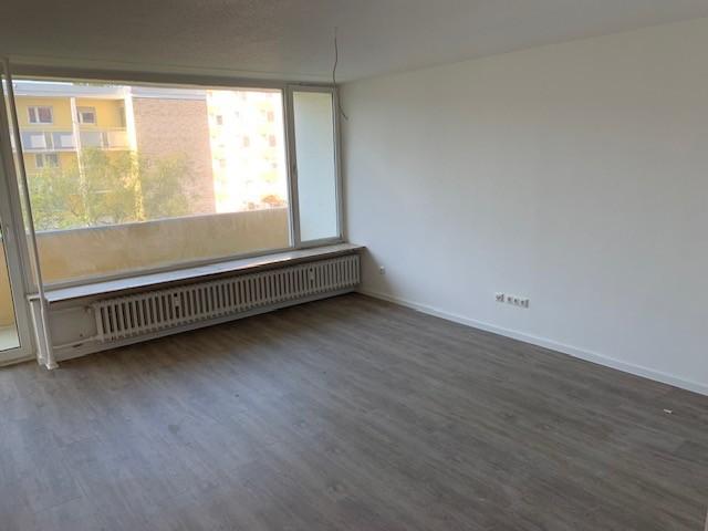 Vermietung nach Sanierung Großzügige 2 Zimmer Wohnung mit Balkon