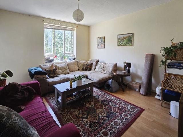 Vermont Road, London SW18, 3 bed flat to rent, £2,800 pcm | PrimeLocation