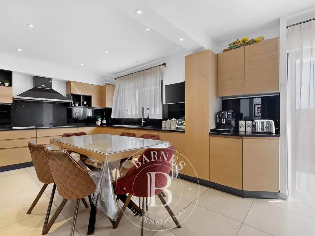 VERNAISON Maison de 190 m² 3/4 chambres terrain plat et piscinable de 752 m² avec spa