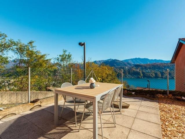 Vernate – 3,5 Zimmer Wohnung mit privatem Garten und Seeblick | Vernate – 3,5 Zimmer Wohnung mit privatem Garten und Seeblick | Vernate – 3,5 Zimmer Wohnung mit privatem Garten und Seeblick | Vernate