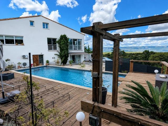 VERNÈGUES secteur Cazan 13 | Magnifique maison de 190 m² avec vue panoramique & revenus locatifs