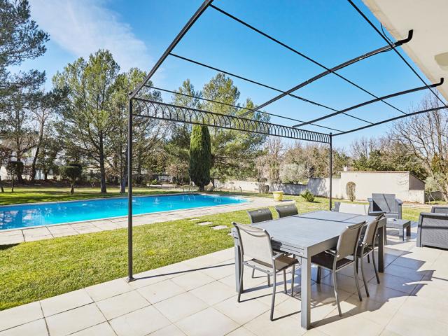 Vernègues ? Mas 180 m2 avec piscine, grand terrain, proche Aix et Salon