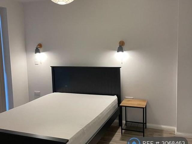 Verney Close, Buckingham, MK18 2 bed flat to rent £1,675 pcm £387 pw