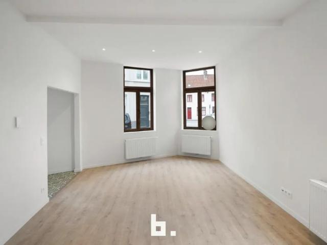 Vernieuwd 1 slaapkamer appartement met koer