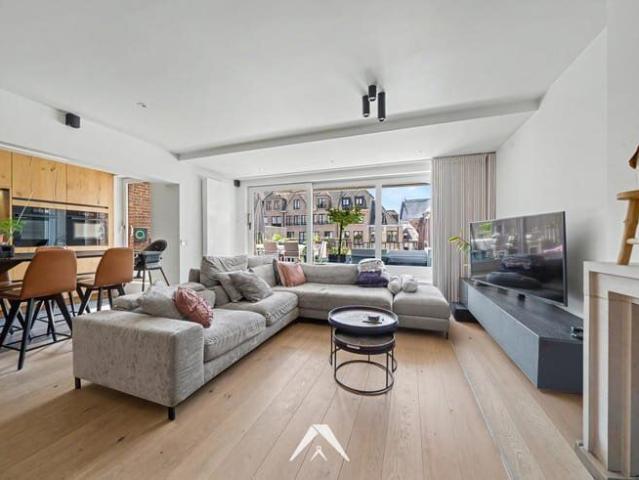 Vernieuwd appartement met groot dakterras in hartje Kortrijk