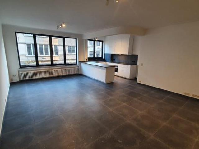 Vernieuwd Appartement tweede verdieping rechts