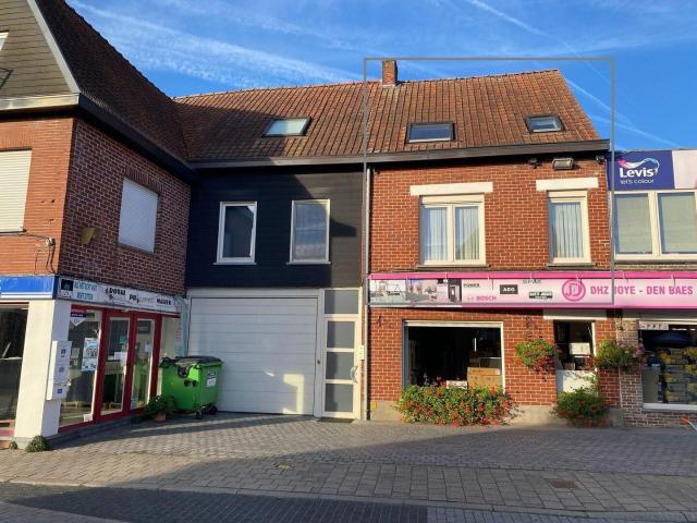 Vernieuwd duplexappartement met terras, berging en gemeensch