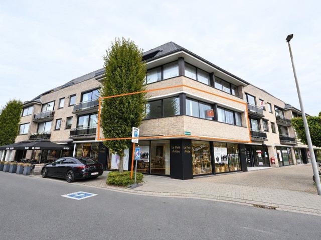 VERNIEUWD en LICHTRIJK hoekappartement PAL in het CENTRUM!
