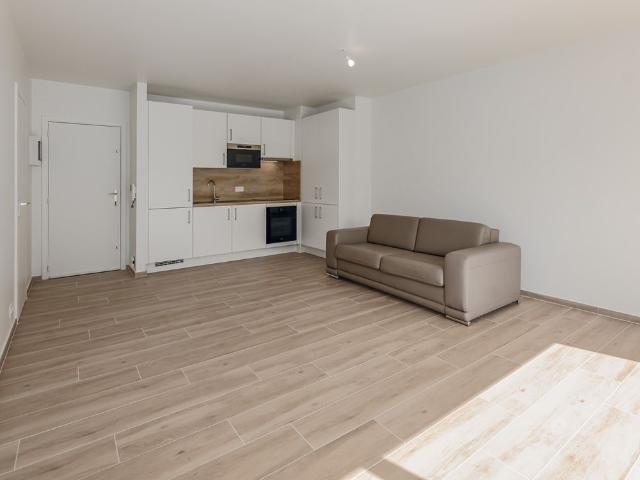 Vernieuwde ongemeubelde studio te huur in Nieuwpoort bad