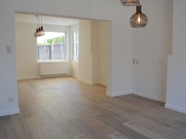 Vernieuwde woning in Heule met vlotte bereikbaarheid