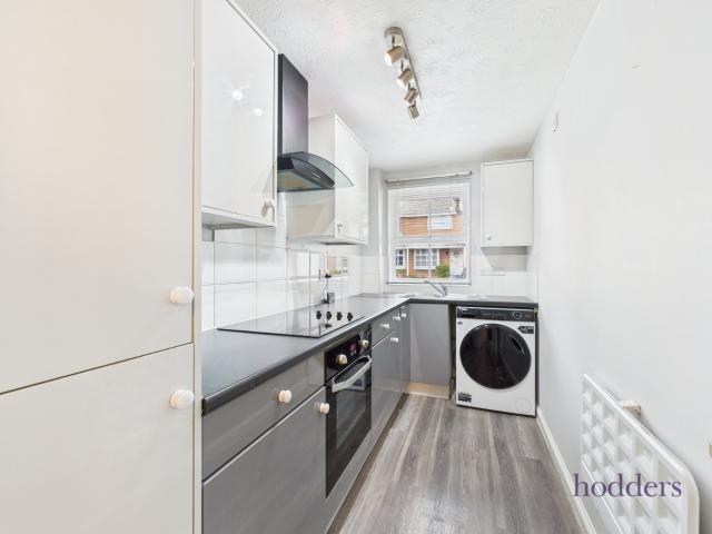 Vernon Close, Ottershaw, Surrey, KT16 0JD Hodders