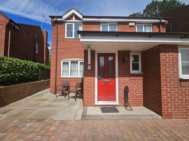Vernon Close, Saughall, Chester CH1, 4 bed property to rent, £1,500 pcm | PrimeLocation