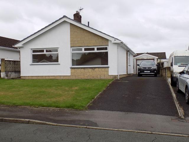 Vernon Close, Pontlliw, Swansea SA4, 3 bed detached bungalow to rent, £1,000 pcm | PrimeLocation